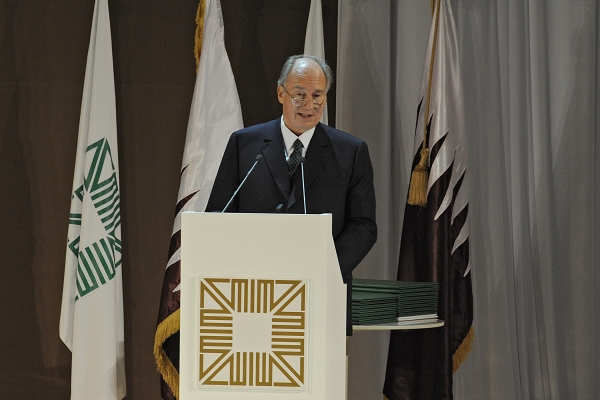 His Highness the Aga Khan speaking to the assembled guests at the Aga Khan Award for Architecture ceremony, held at the Museum 